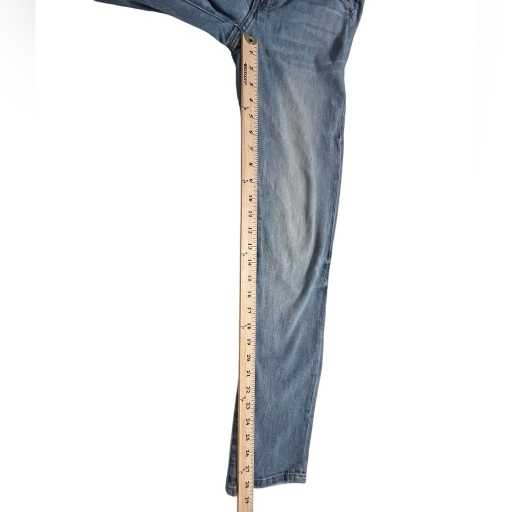 Cabi High Rise Straight Leg Jeans Light Wash Distressed Denim Women’s Size 2 - Picture 6 of 7